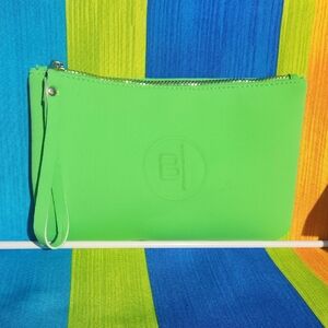 ✨️Source Unknown Lime Green Wristlet Clutch with Embossed B Logo